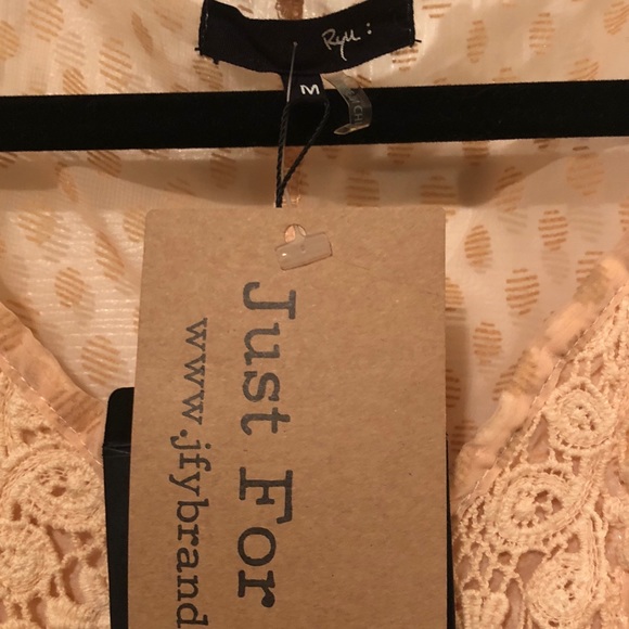 NWT adorable sheer tank - Picture 4 of 4